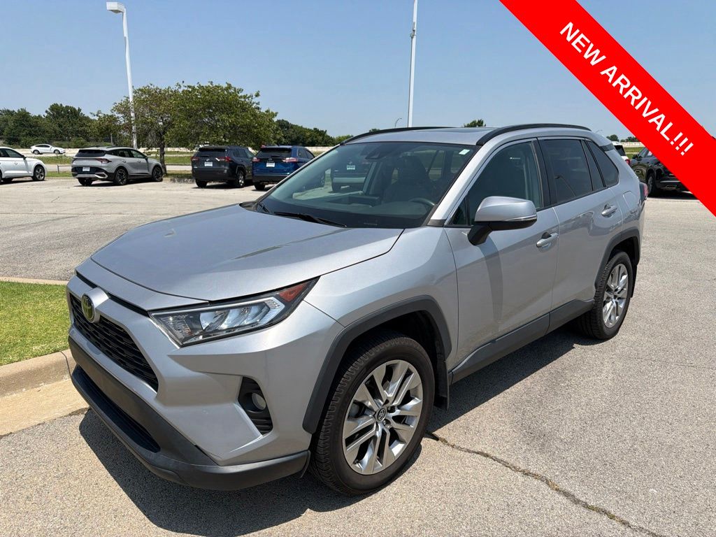 Silver Sky Metallic 2019 Toyota RAV4 SUV / Crossover Front-Wheel Drive 8-Speed Automatic