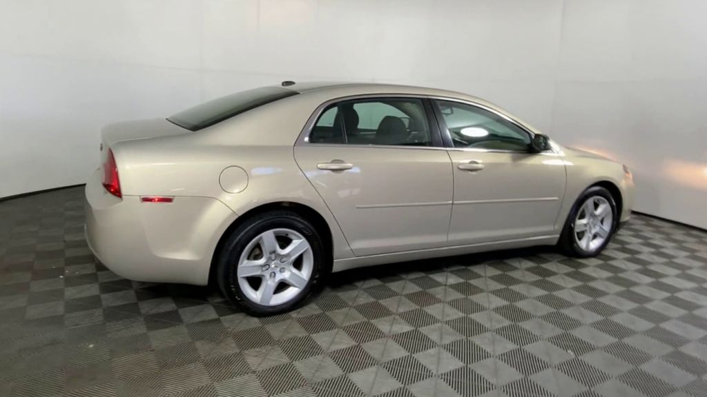 2010 Chevrolet Malibu LS 9