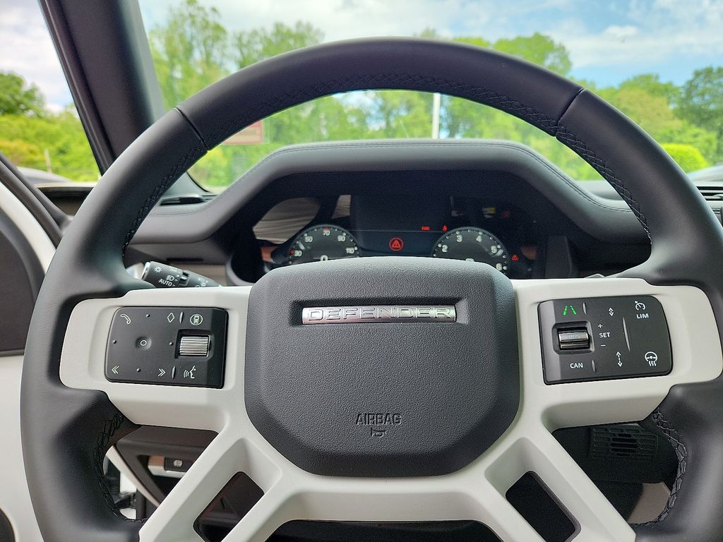 2025 Land Rover Defender 130 9