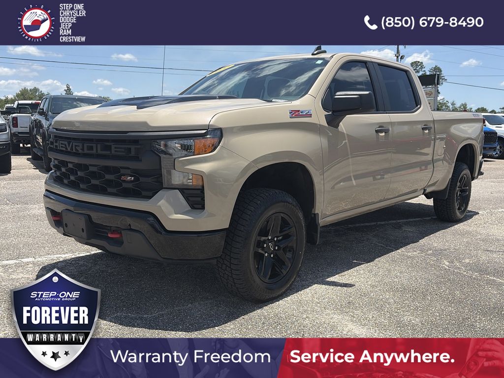 Sand Dune Metallic 2022 Chevrolet Silverado 1500 Custom Trail Boss Crew Cab 4WD Pickup Truck Four-Wheel Drive 8-Speed Automatic