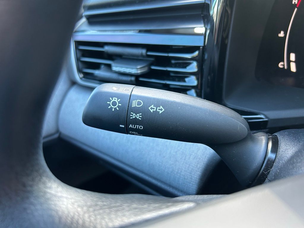 Thumbnail: 2025 Toyota Camry - 22