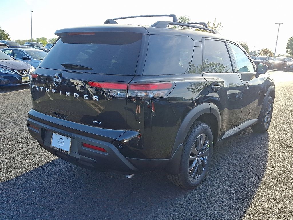2025 Nissan Pathfinder SV 4