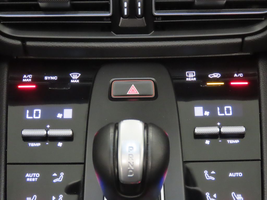 Thumbnail: 2024 Porsche Macan - 25