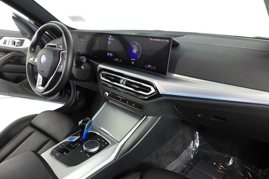 Thumbnail: 2022 BMW i4 - 13