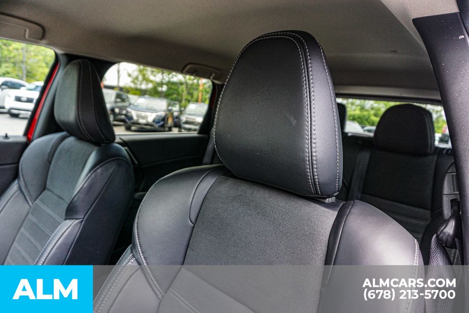 Used 2025 Red Mitsubishi SE image 18