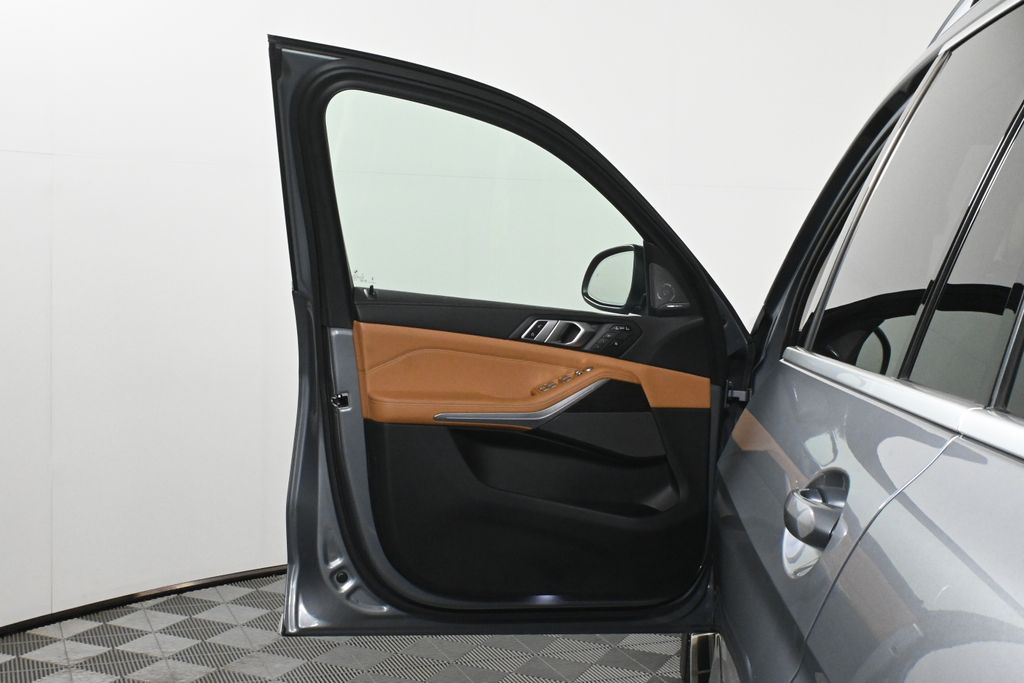 Thumbnail: 2024 BMW X7 - 28