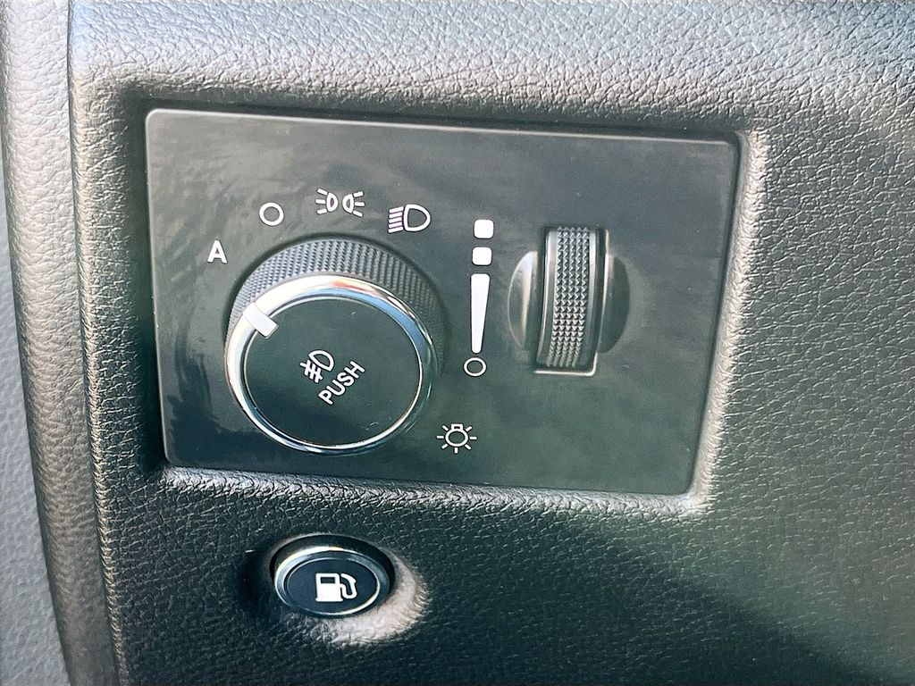 Used 2018 Gray Jeep Summit image 10