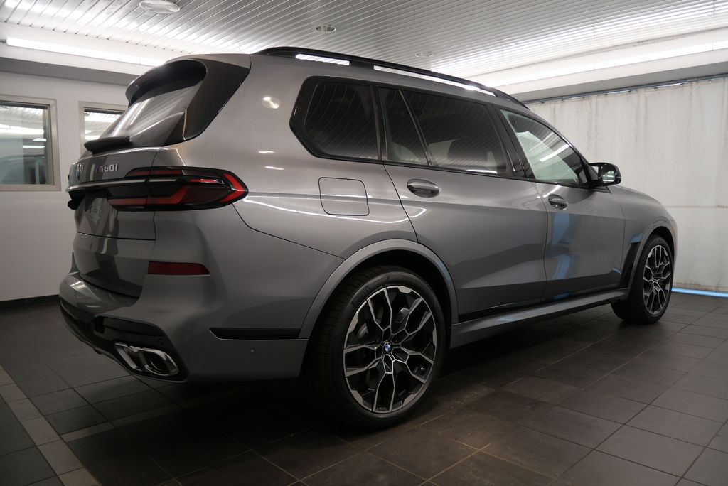 2025 BMW X7 M60i 7