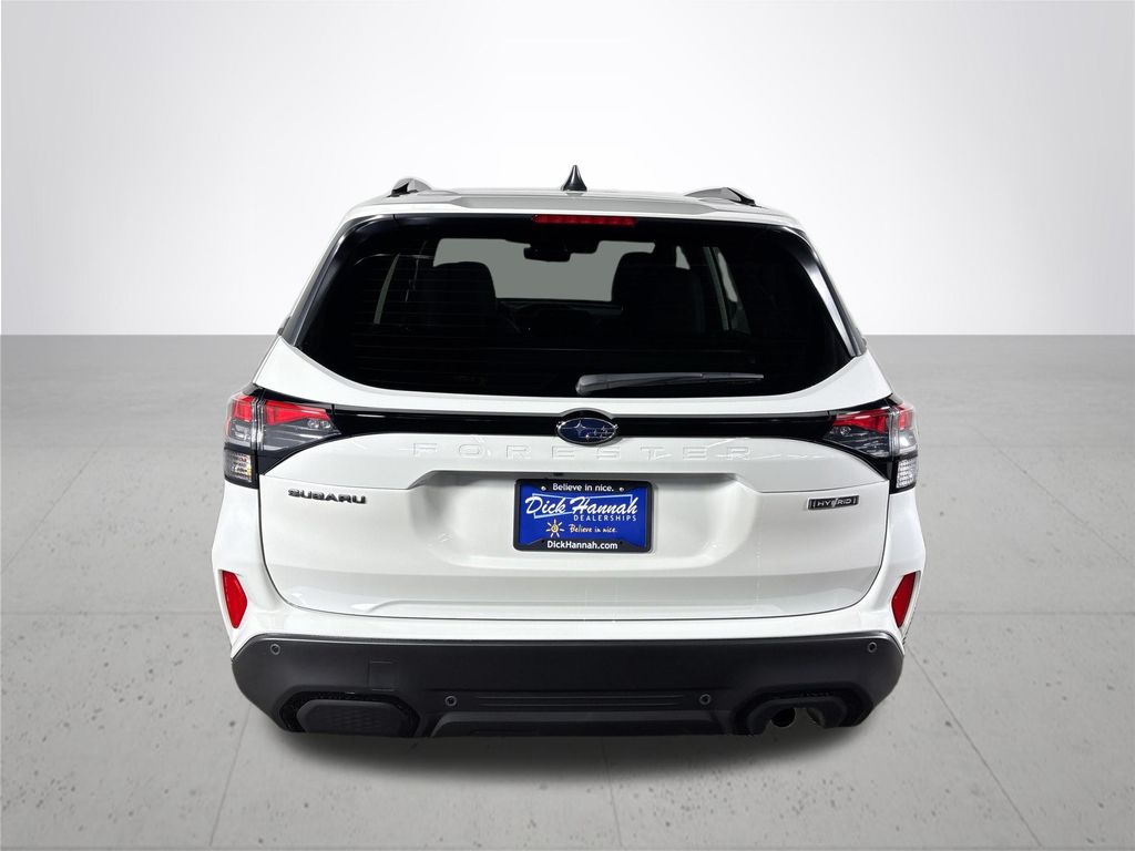 2025 Subaru Forester Touring photo 4