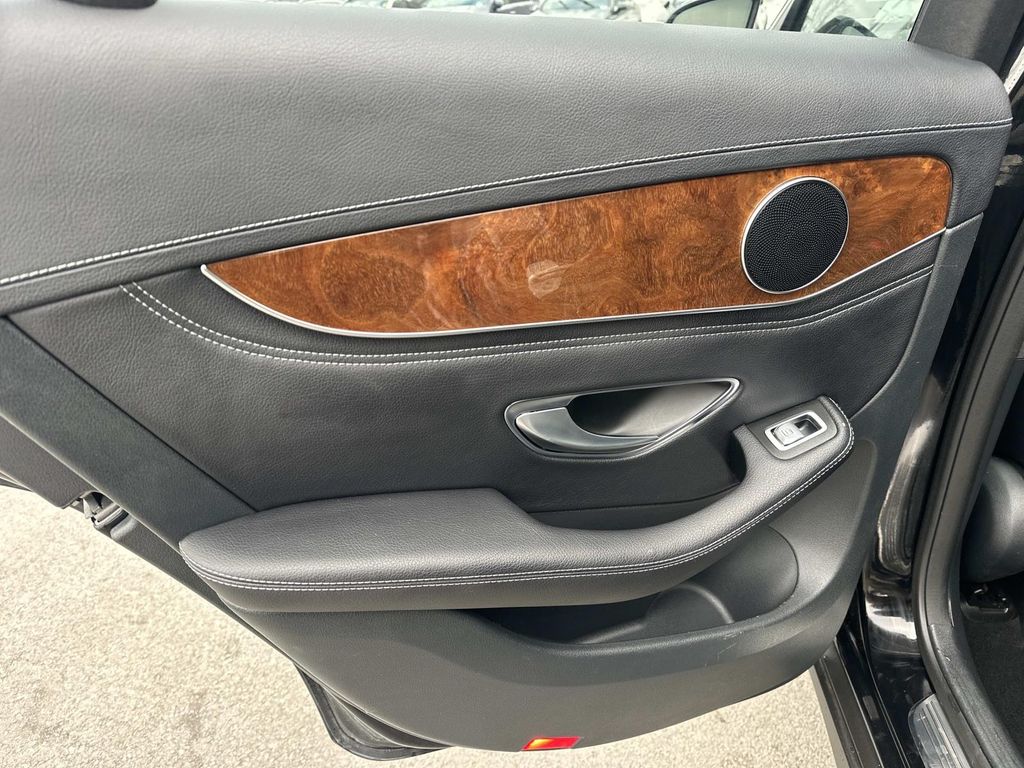 Thumbnail: 2016 Mercedes-Benz GLC - 27