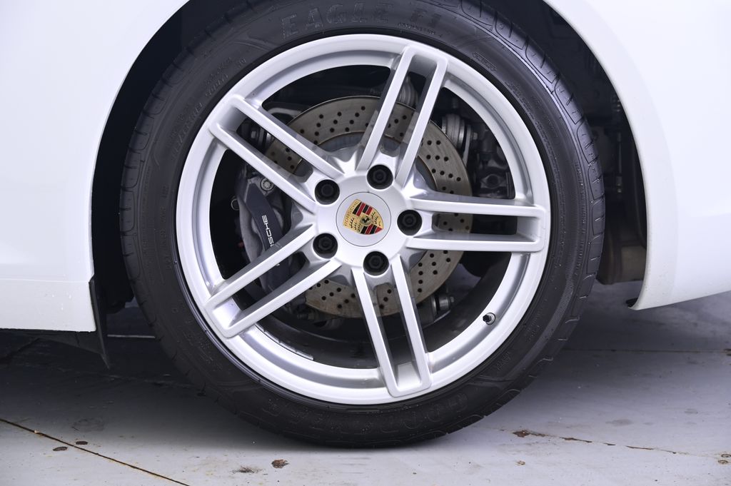 Thumbnail: 2015 Porsche 911 - 15