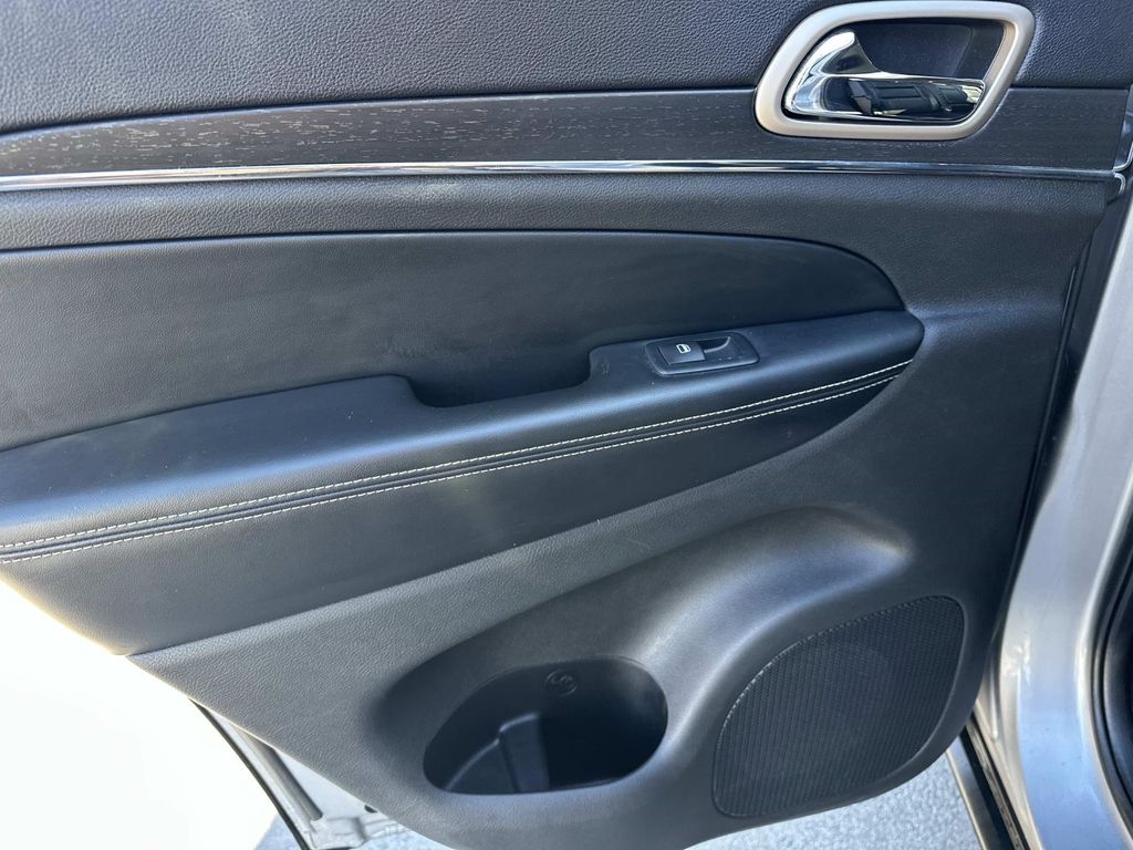 Thumbnail: 2017 Jeep Grand Cherokee - 26