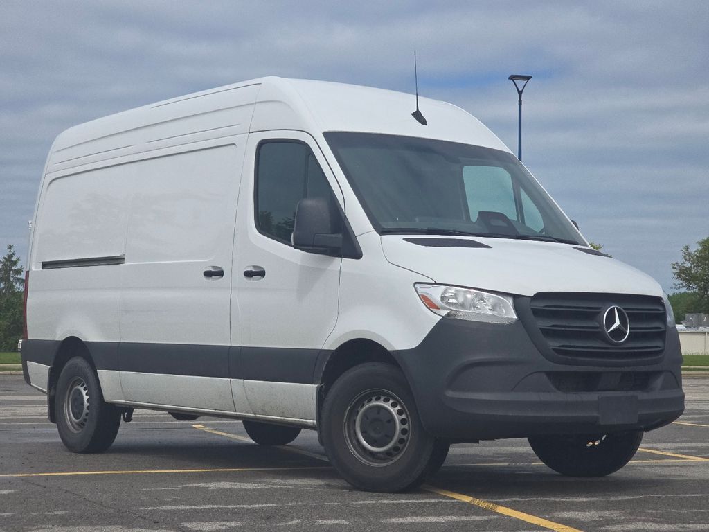 Used 2025 White Mercedes-Benz Cargo 144 WB image 2