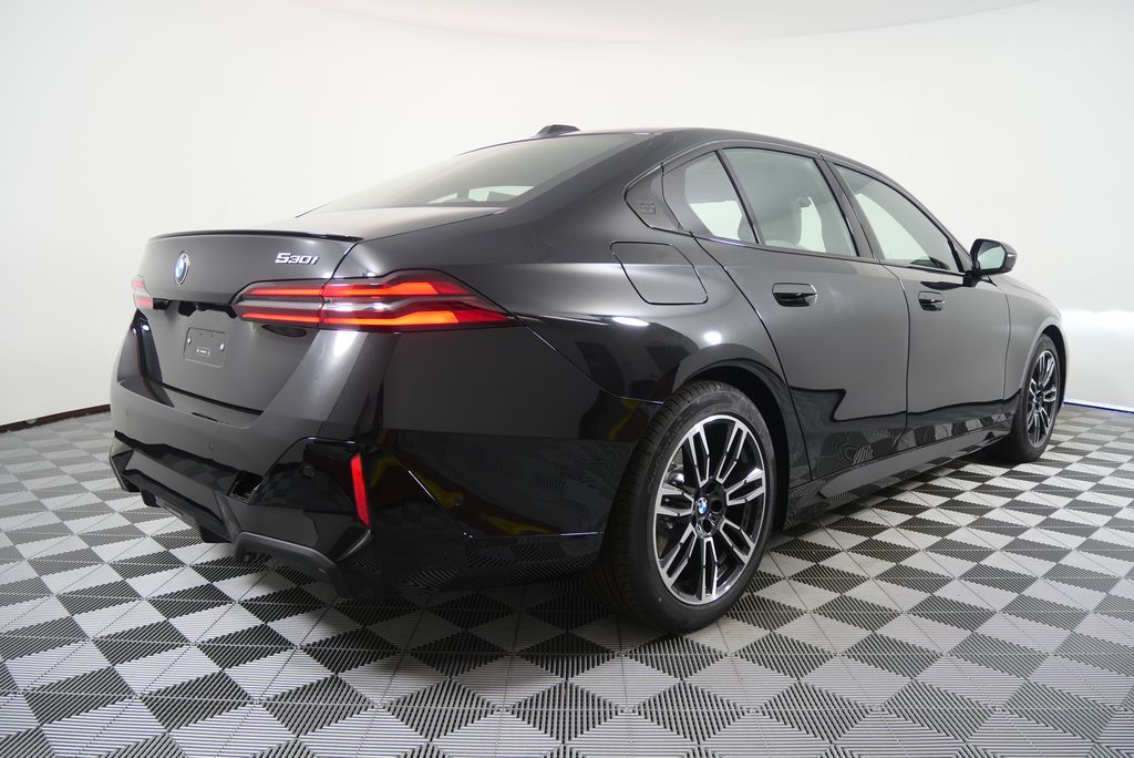 Thumbnail: 2026 BMW 5 Series - 3