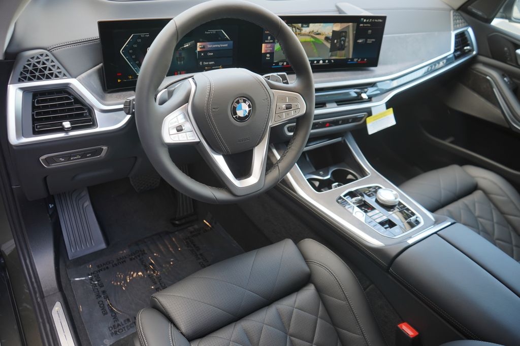 2025 BMW X7 xDrive40i 12