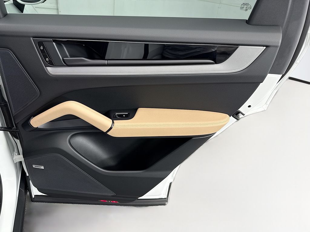 Thumbnail: 2026 Porsche Cayenne - 28