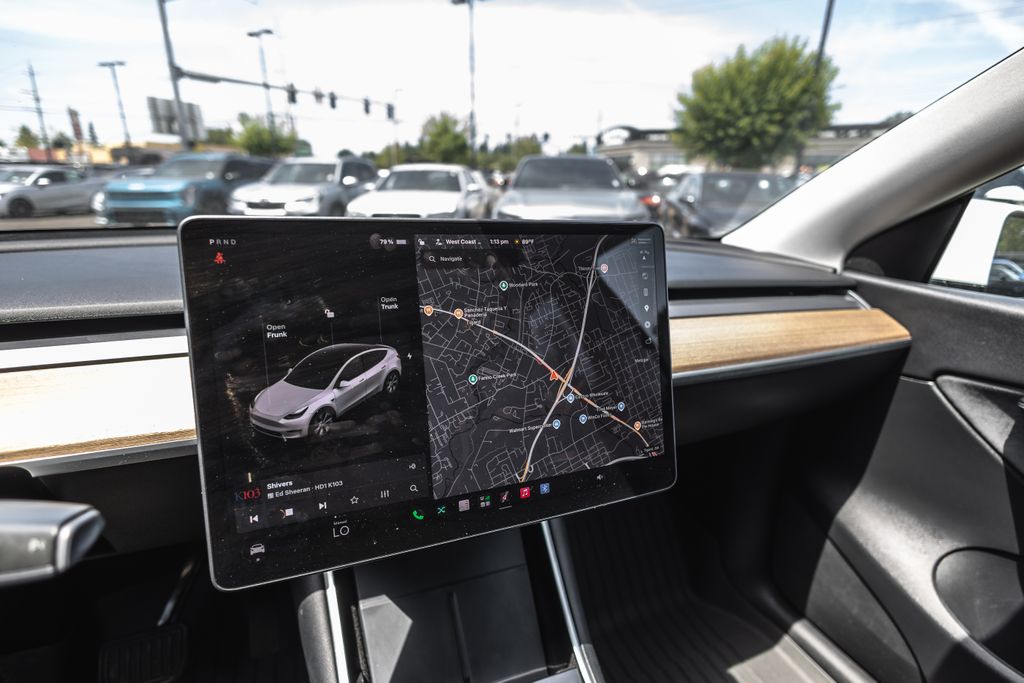 2021 Tesla Model Y Long Range thumbnail 10