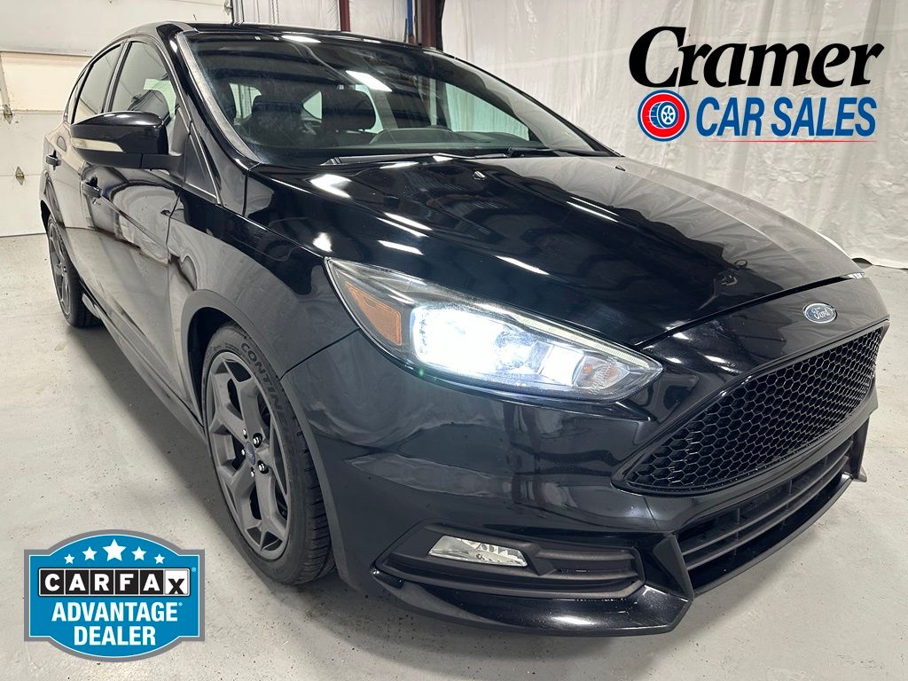 Shadow Black 2018 Ford Focus Hatchback Front-Wheel Drive 6-Speed Manual