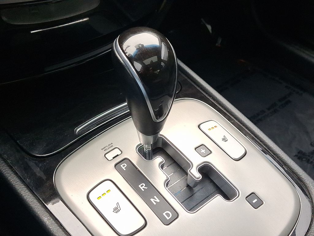 Thumbnail: 2012 Hyundai Genesis - 15