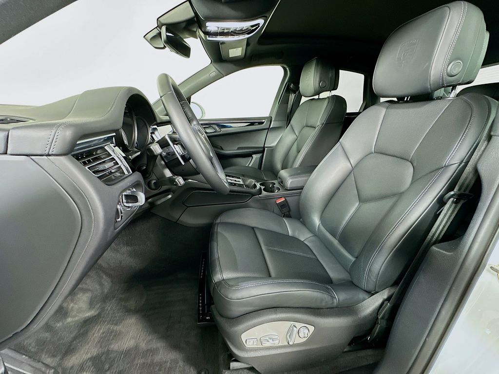 Thumbnail: 2023 Porsche Macan - 21