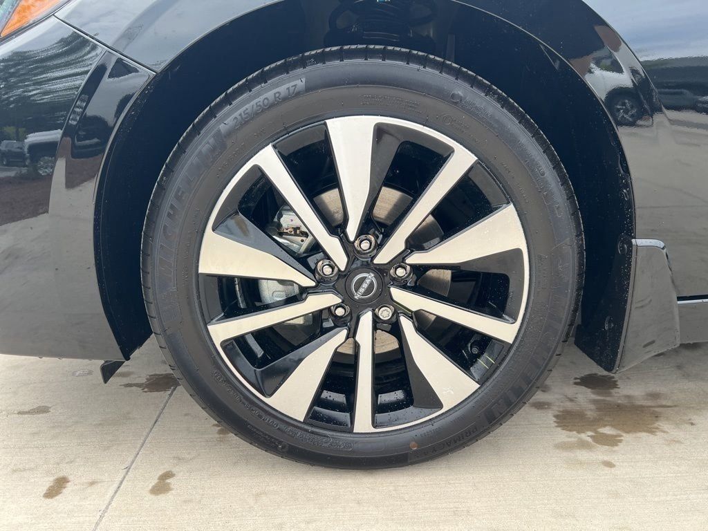 2025 Super Black Nissan Sentra SV FWD Sedan