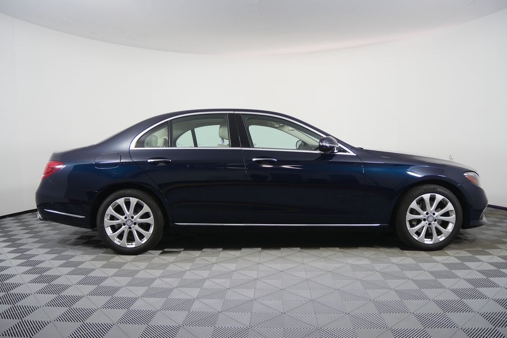 Thumbnail: 2017 Mercedes-Benz E-Class - 2
