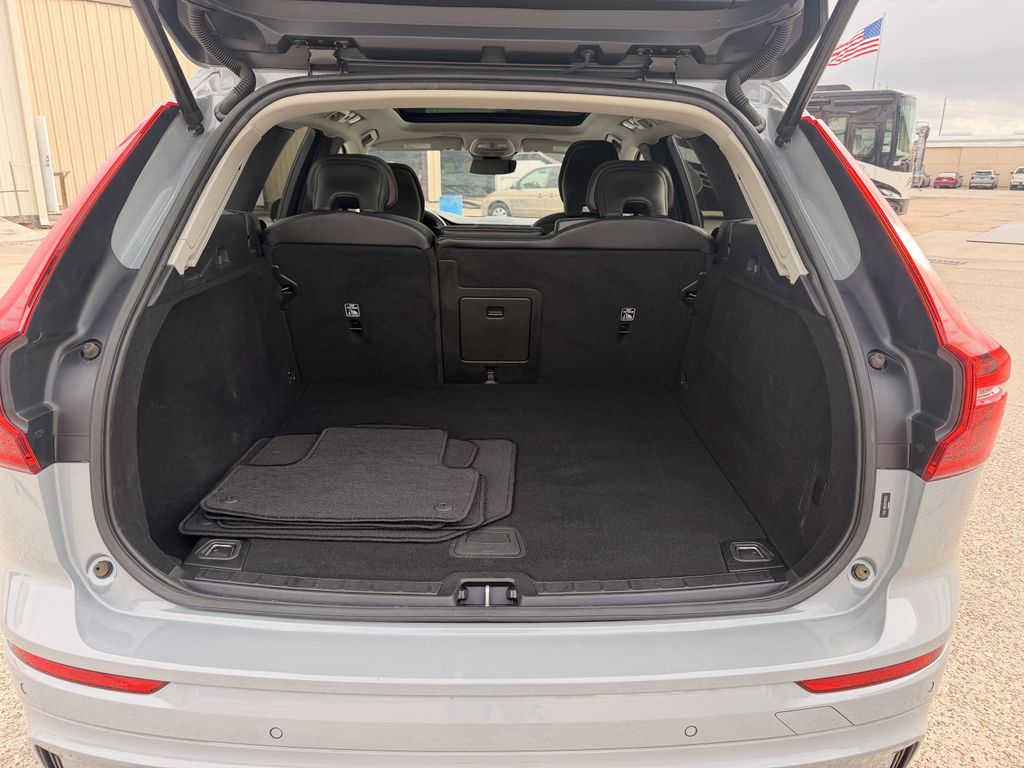 Certified Used 2024 Gray Metallic Volvo B5 Core image 28