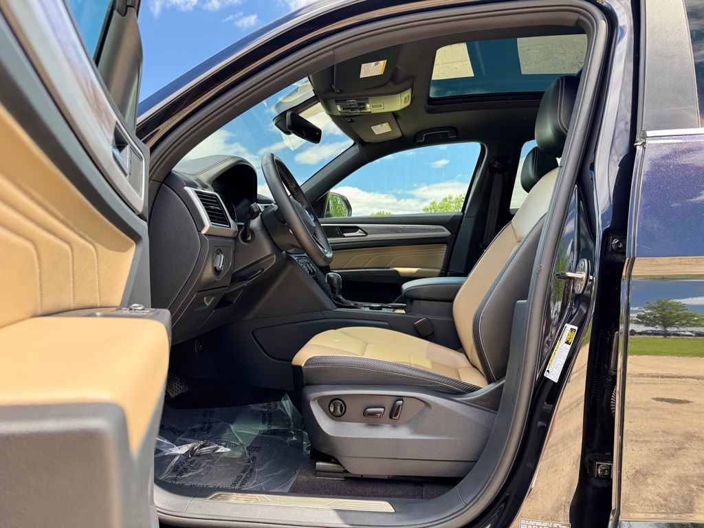 2022 Volkswagen Atlas Cross Sport 3.6L V6 SE w/Technology photo