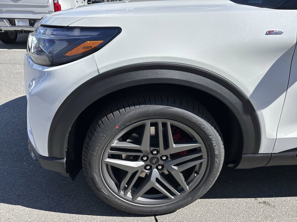 New 2026 Star White Metallic Tri-Coat Ford ST-Line image 18