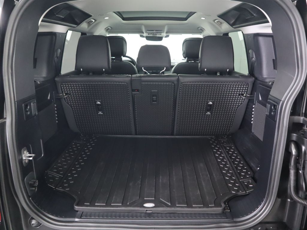 2024 Land Rover Defender 110 29