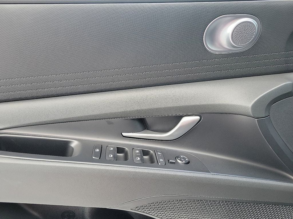 2025 Hyundai Elantra Sport 9