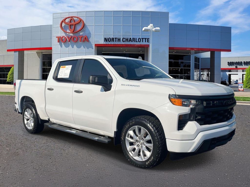 Summit White 2022 Chevrolet Silverado 1500 Pickup Truck 4X2 8-Speed Automatic