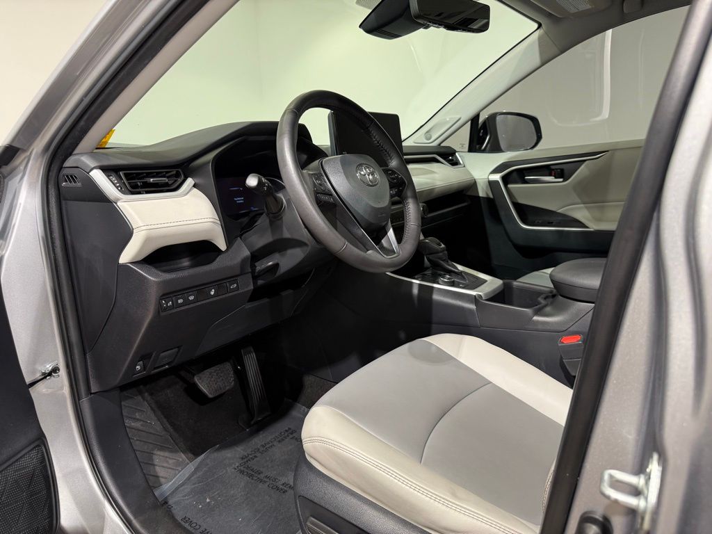 Thumbnail: 2024 Toyota RAV4 - 17