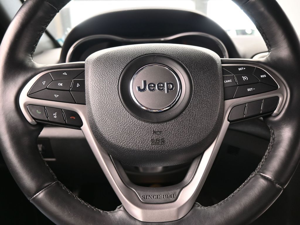 Used 2018 Bright White Clearcoat Jeep Altitude image 23