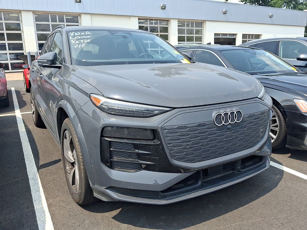 Thumbnail: 2025 Audi Q6 e-tron - 3