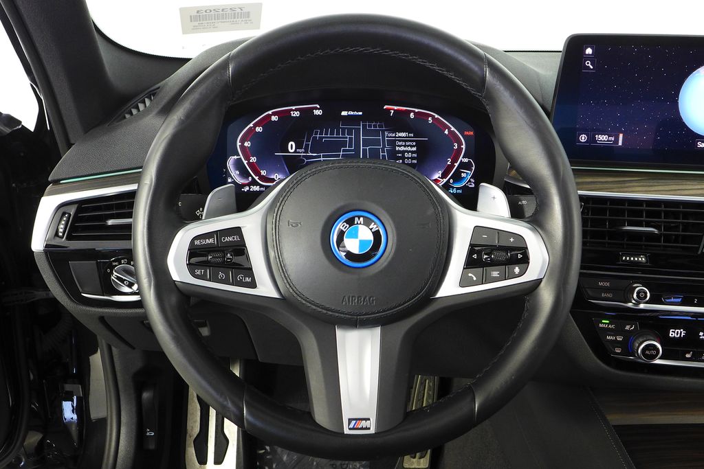 Thumbnail: 2023 BMW 5 Series - 27