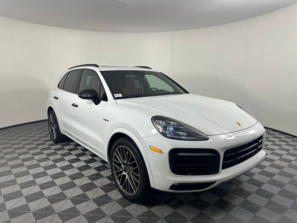 Thumbnail: 2022 Porsche Cayenne - 3