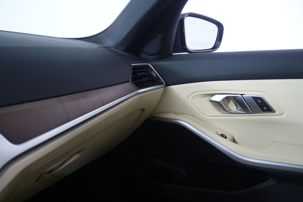 Thumbnail: 2019 BMW 3 Series - 25