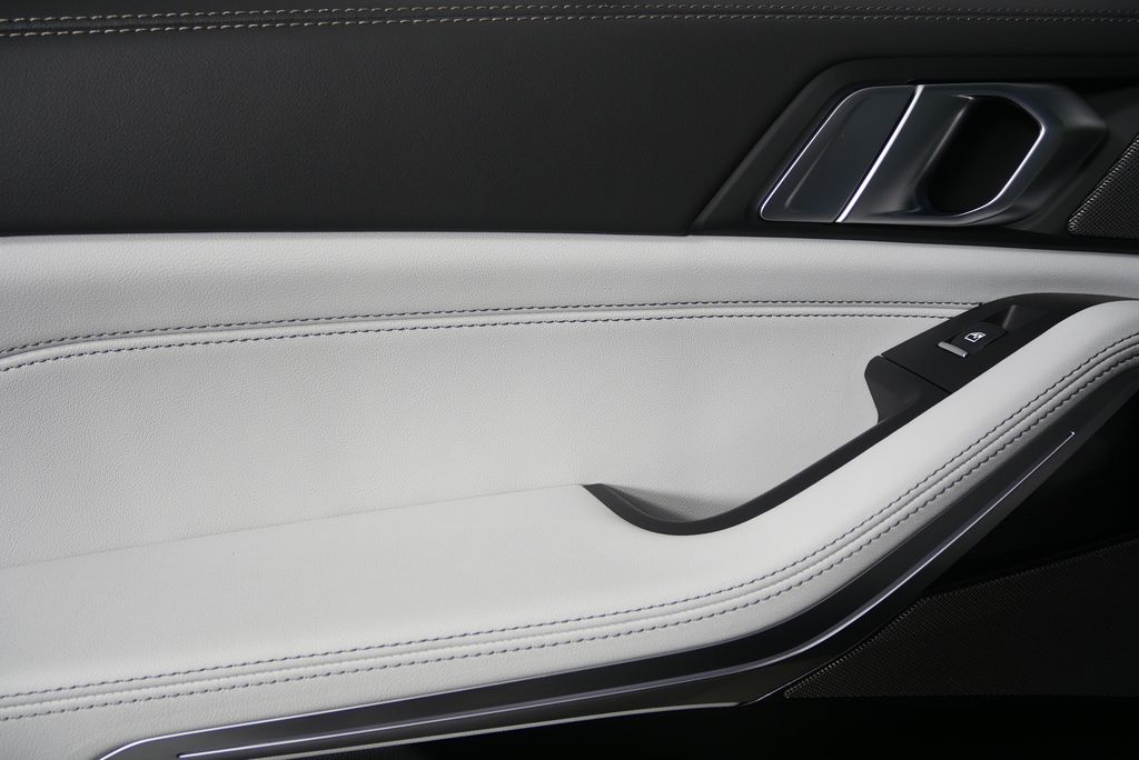 Thumbnail: 2026 BMW X5 - 13