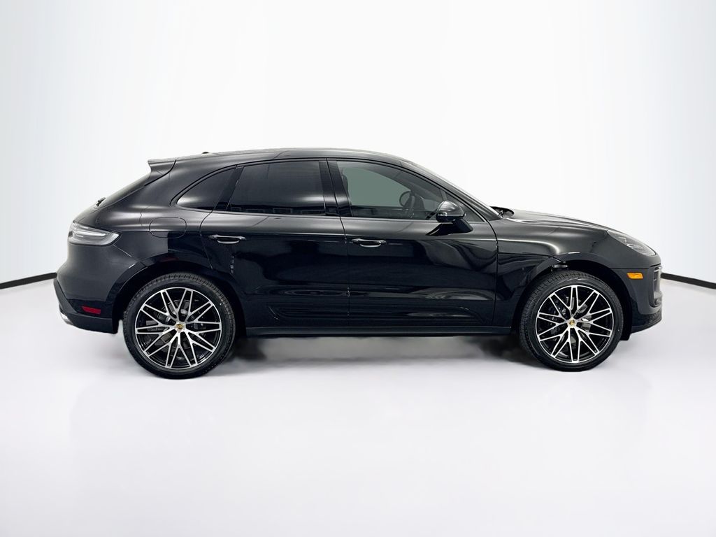 Thumbnail: 2026 Porsche Macan - 8