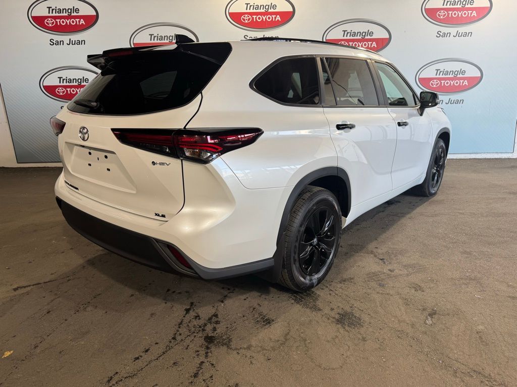 Thumbnail: 2025 Toyota Highlander - 4