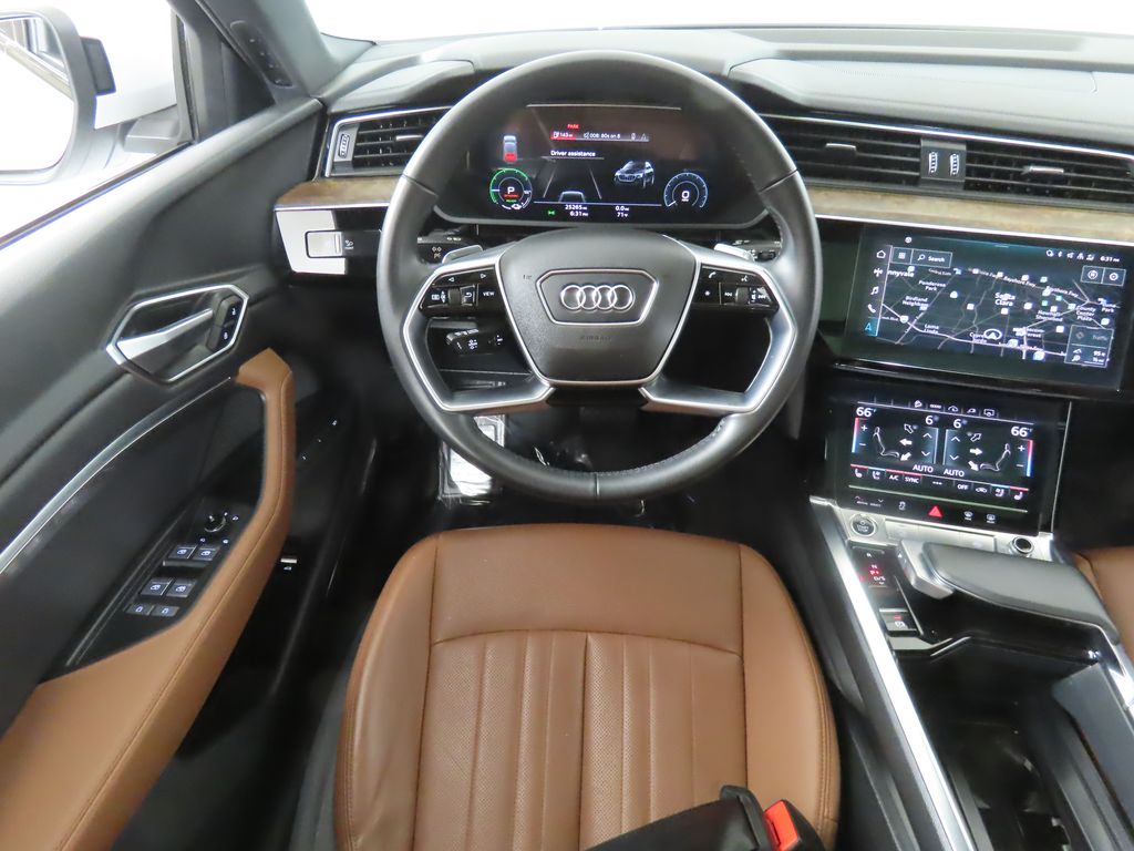 Thumbnail: 2021 Audi e-tron - 12