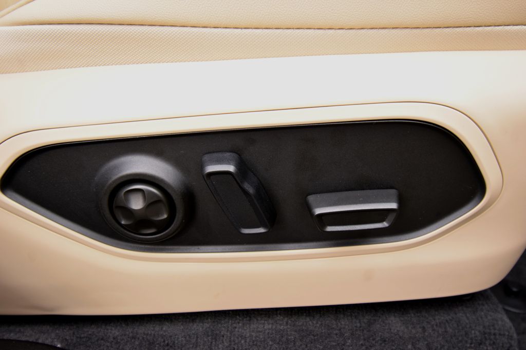 new 2026 Jeep Grand Cherokee L car, priced at $53,827