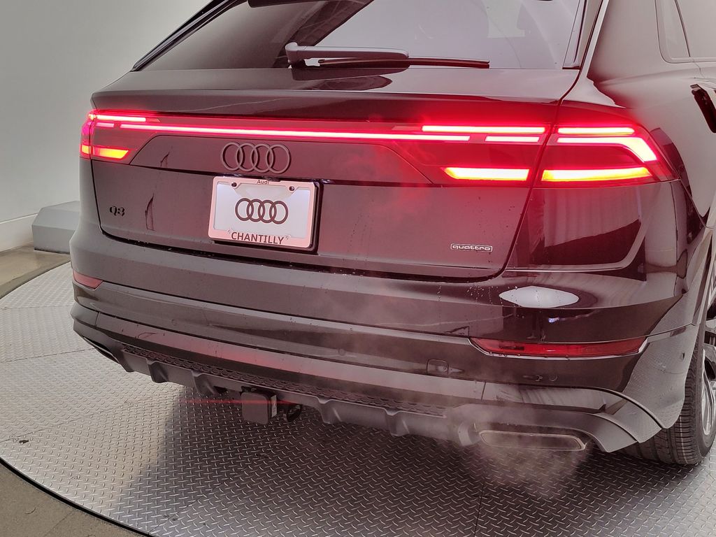 Thumbnail: 2026 Audi Q8 - 7