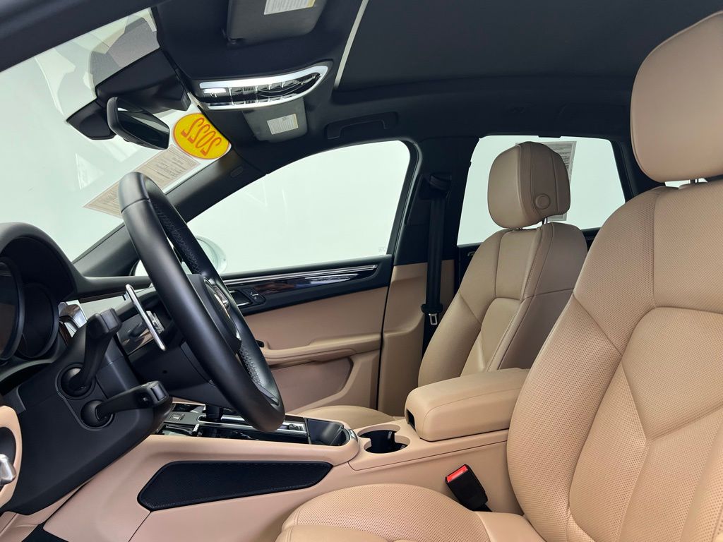 2022 Porsche Macan S 5
