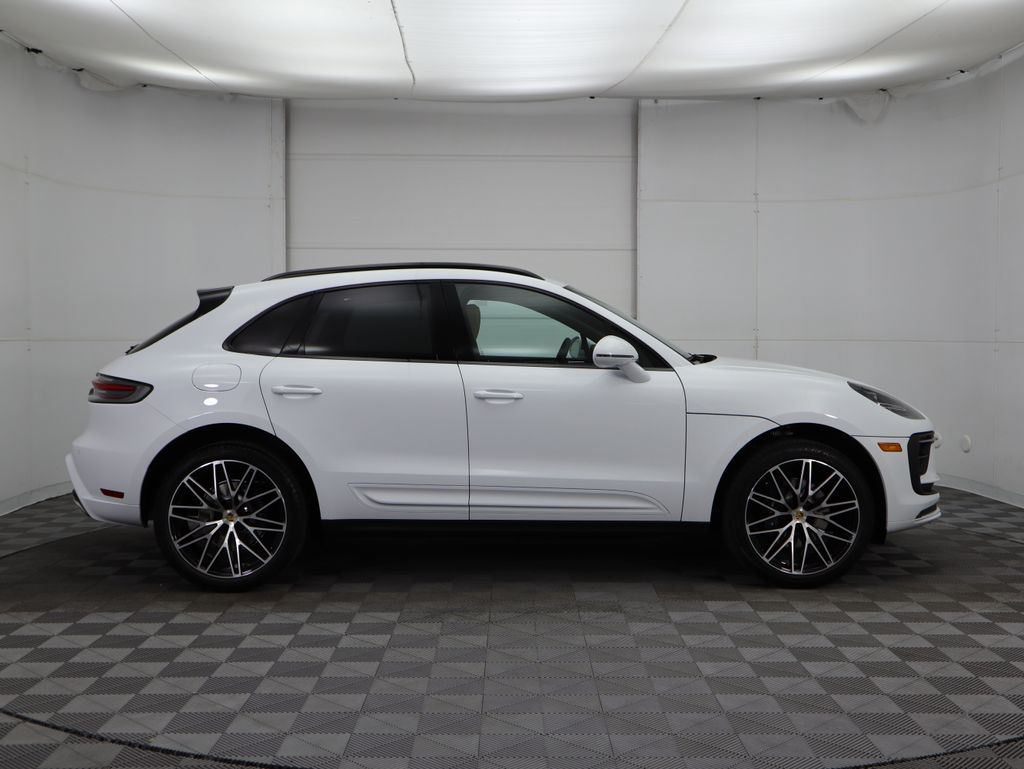 2025 Porsche Macan  4