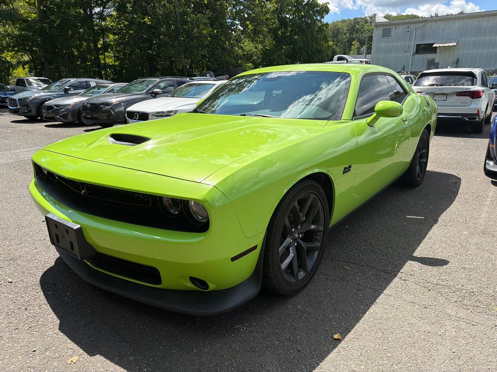 Green (Sublime Metallic Clearcoat) 2023 Dodge Challenger Coupe Rear-Wheel Drive 8-Speed Automatic