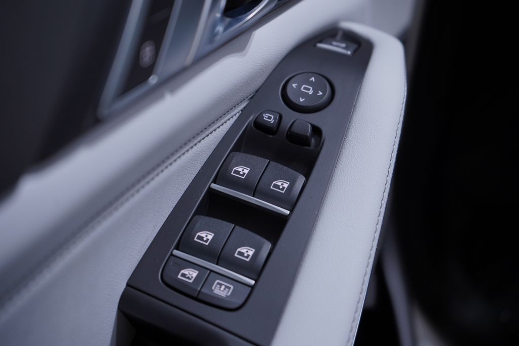 Thumbnail: 2026 BMW X7 - 12