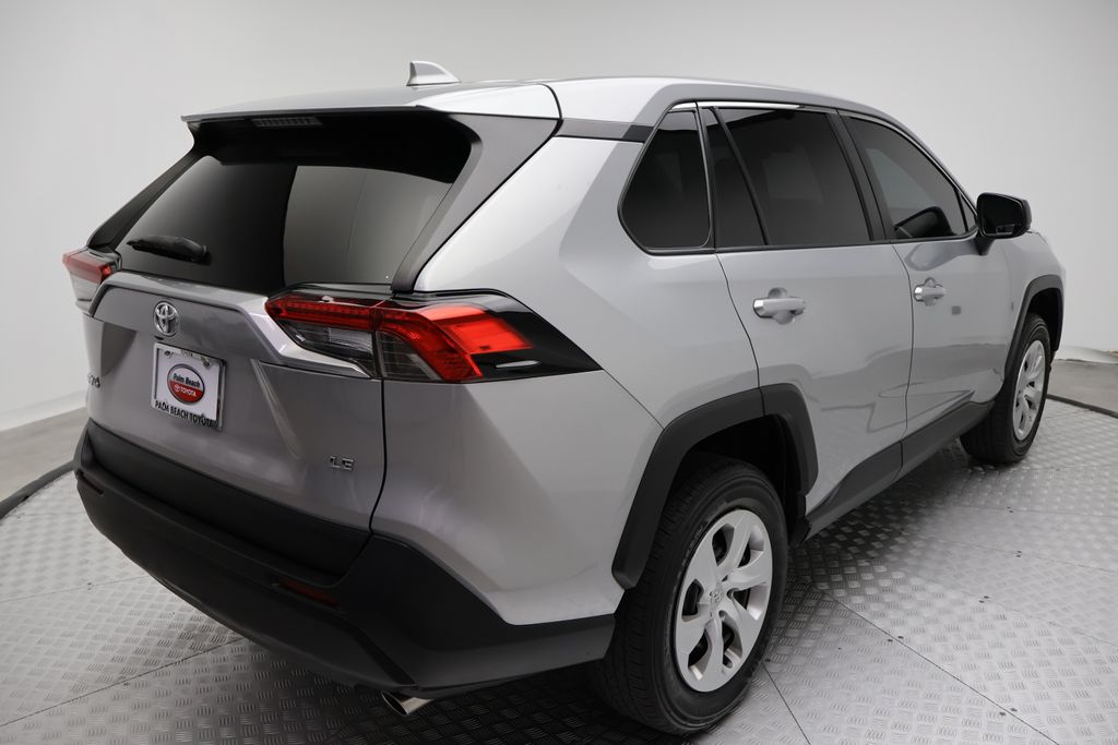Thumbnail: 2022 Toyota RAV4 - 8