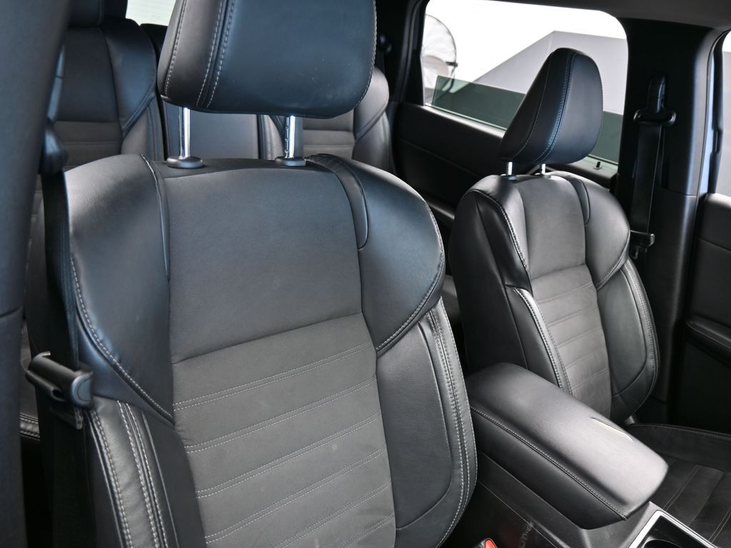 Used 2022 Silver Mitsubishi SE image 29